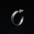 画像1: ANTIDOTE BUYERS CLUB/Engraved Hoop Earring（Single）（Silver） (1)