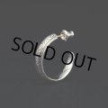ANTIDOTE BUYERS CLUB/Engraved Hoop Earring（Single）（Silver）