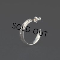 ANTIDOTE BUYERS CLUB/Engraved Hoop Earring（Single）（Silver）