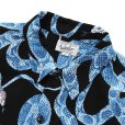 画像2: CALEE/Allover snake pattern over silhouette shirt jacket（ブラック）［スネーク柄シャツJKT-22春夏］ (2)