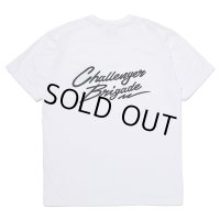 CHALLENGER/SIGNATURE TEE（WHITE）［プリントT-23春夏］