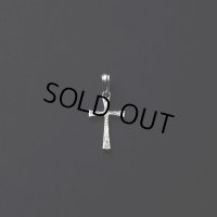 ANTIDOTE BUYERS CLUB/Engraved Tiny Cross Pendant（Silver）