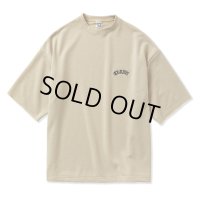 CALEE/Aeroknot CALEE arch logo wide silhouette S/S cutsew（Beige）［ワイドシルエットカットソー-23春夏］
