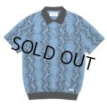 WACKO MARIA/PYTHON KNIT JACQUARD POLO SHIRT（BLUE）［パイソンジャガードポロシャツ-23春夏］