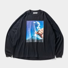 画像1: 【30%OFF】TIGHTBOOTH/VOLCANO L/S T-SHIRT（Black）［プリント長袖T-23秋冬］ (1)
