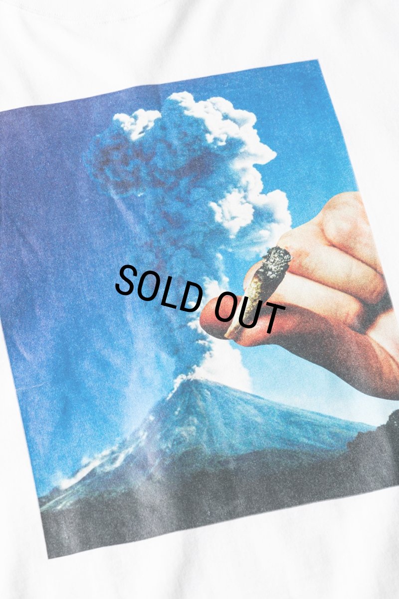 画像3: 【40%OFF】TIGHTBOOTH/VOLCANO L/S T-SHIRT（White）［プリント長袖T-23秋冬］ (3)