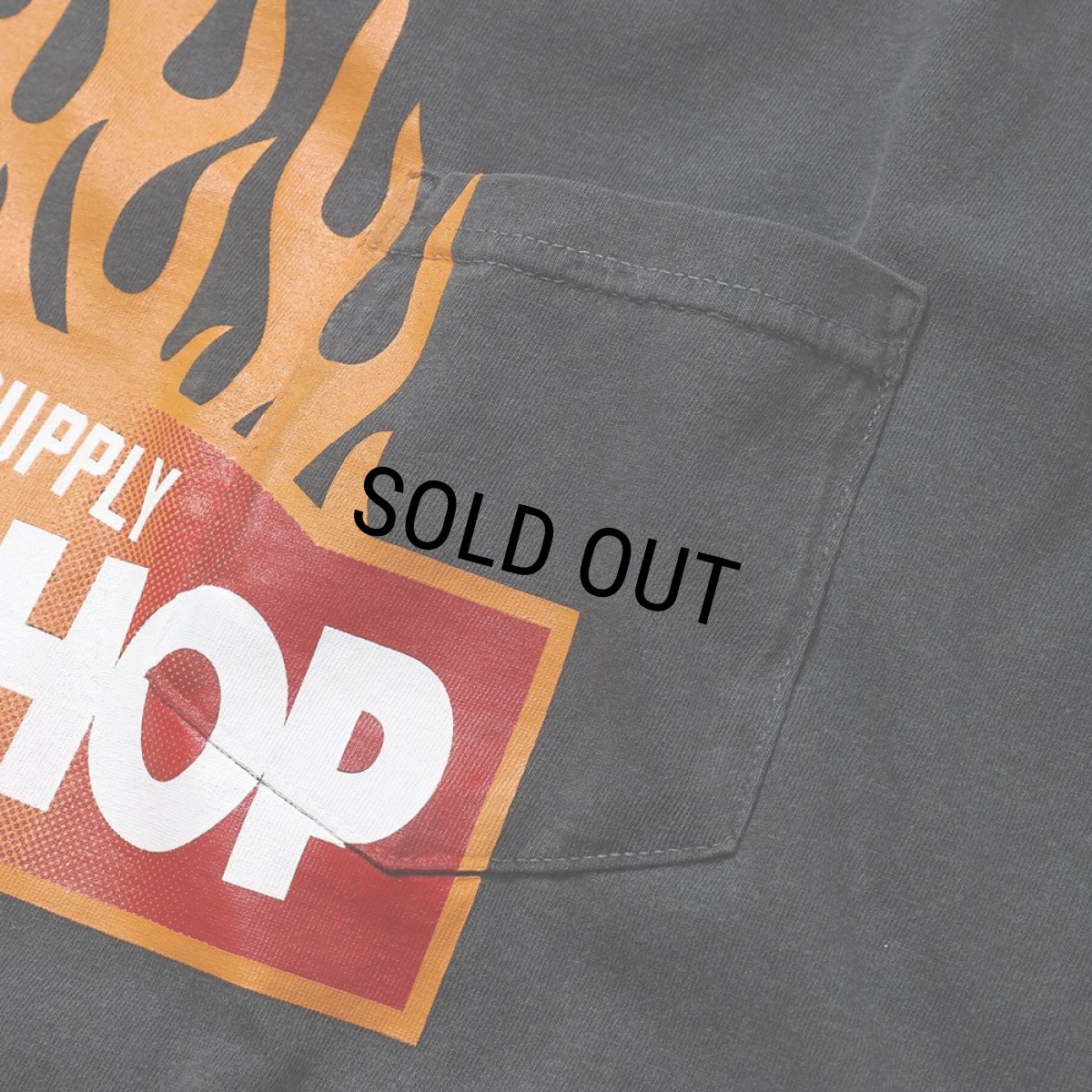 画像4: PORKCHOP/FIRE BLOCK POCKET TEE（ASH BLACK）［プリントポケT-23秋冬］ (4)