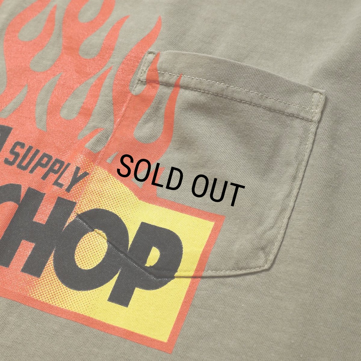 画像4: PORKCHOP/FIRE BLOCK POCKET TEE（KHAKI）［プリントポケT-23秋冬］ (4)