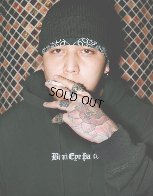 画像2: BlackEyePatch/OE LOGO EMBROIDERED HOODIE（WHITE）