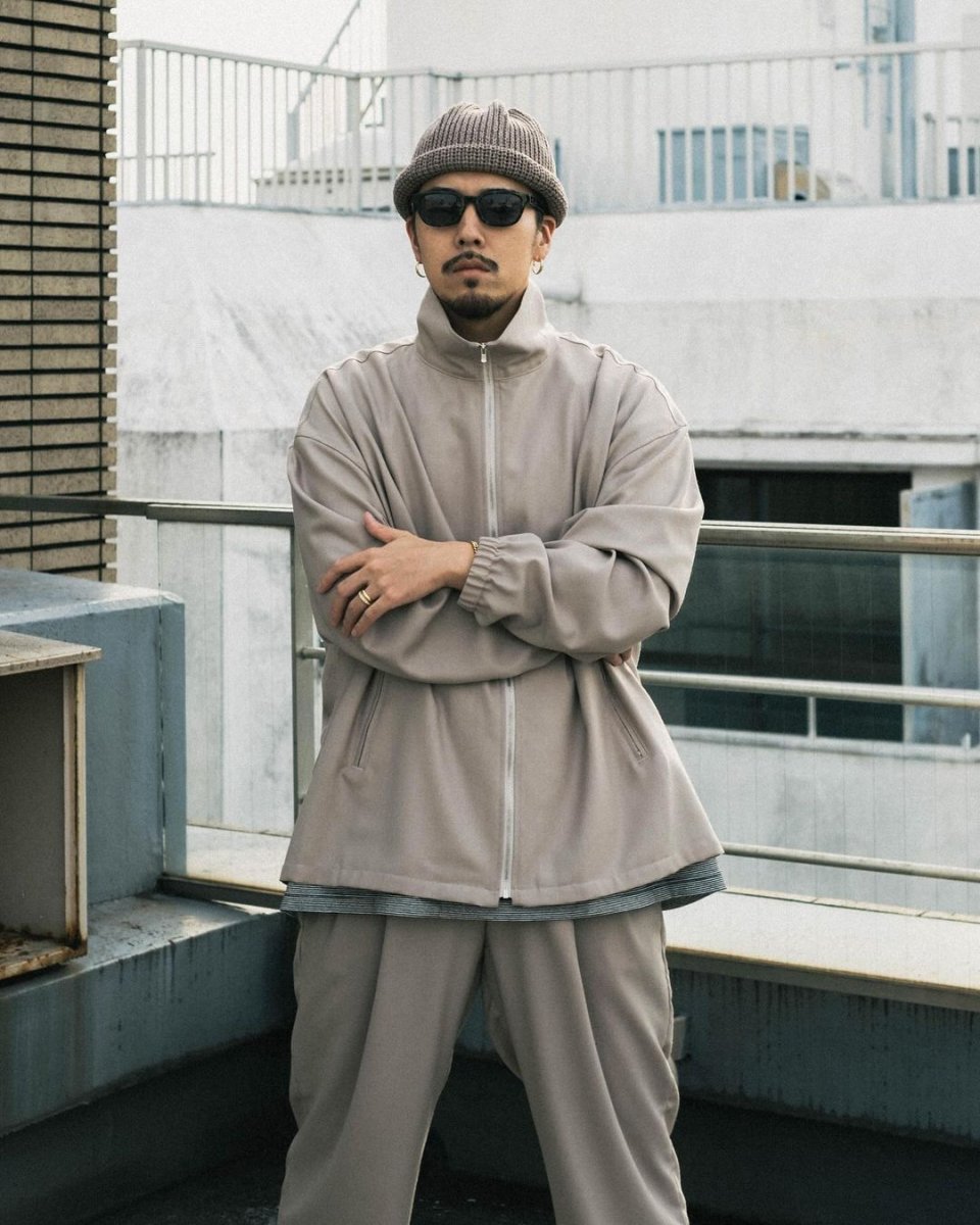 画像2: COOTIE PRODUCTIONS/T/W Gabardine Stand Collar Zip Up Jacket（Taupe）［T/WスタンドカラージップアップJKT-23秋冬］ (2)