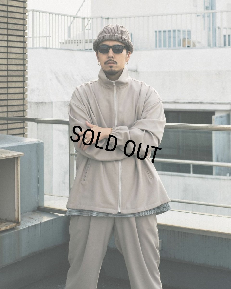 画像2: COOTIE PRODUCTIONS/T/W Gabardine Stand Collar Zip Up Jacket（Taupe）［T/WスタンドカラージップアップJKT-23秋冬］ (2)
