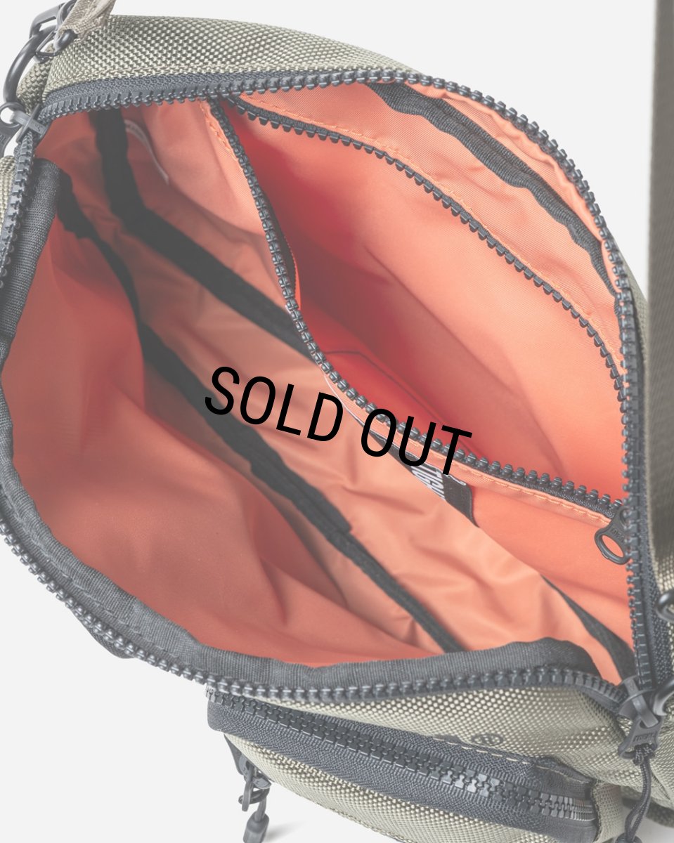 画像9: TIGHTBOOTH/TRIPLE POCKET SACOCHE（Khaki）［サコッシュ-23秋冬］ (9)