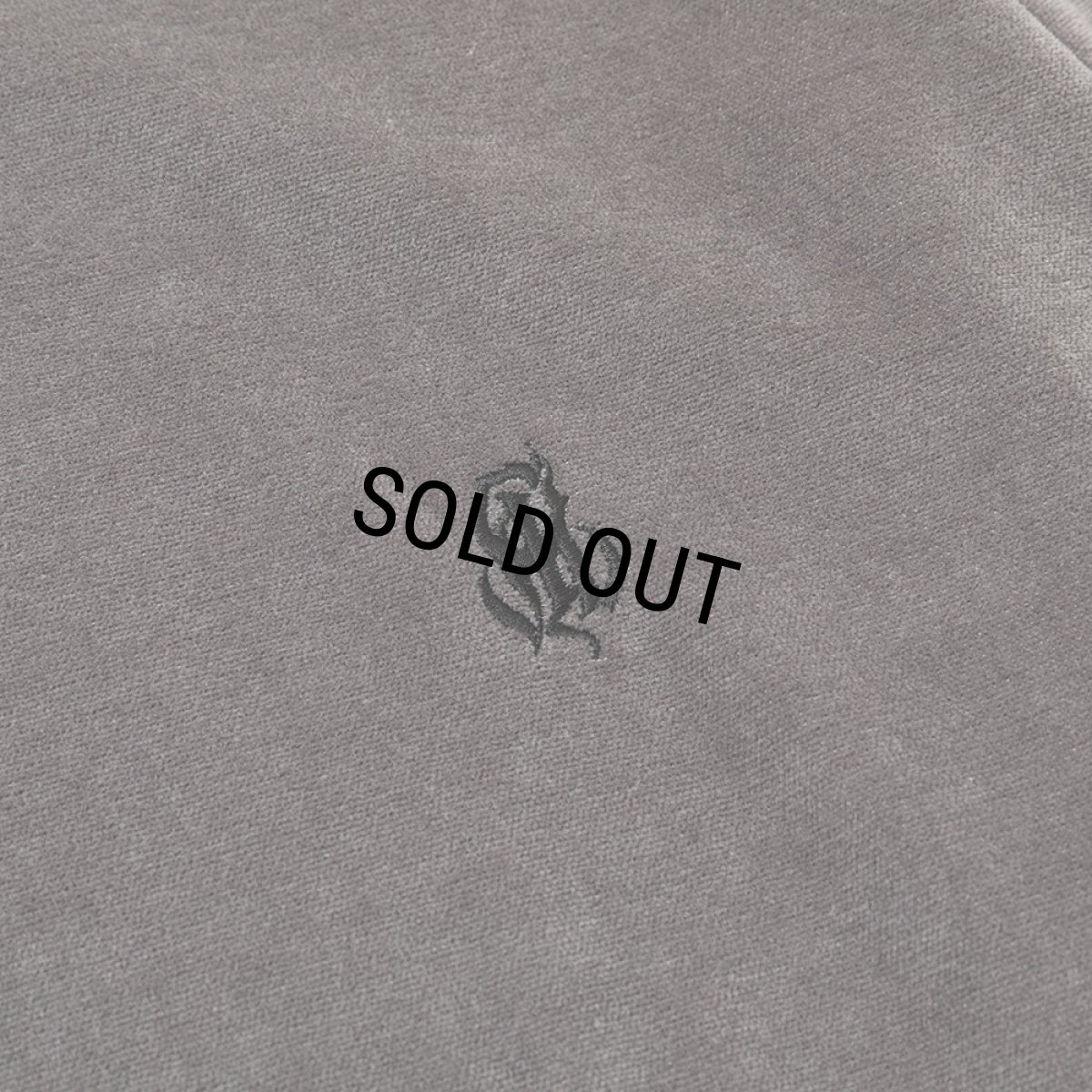 画像3: CALEE/EMBROIDERY VELOUR CREW NECK SW（CHARCOAL）［ベロアクルーネック-23秋冬］ (3)