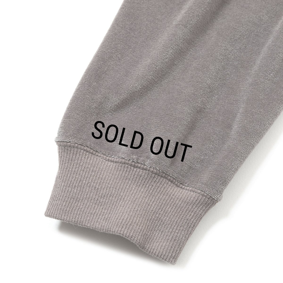 画像4: CALEE/EMBROIDERY VELOUR CREW NECK SW（CHARCOAL）［ベロアクルーネック-23秋冬］ (4)