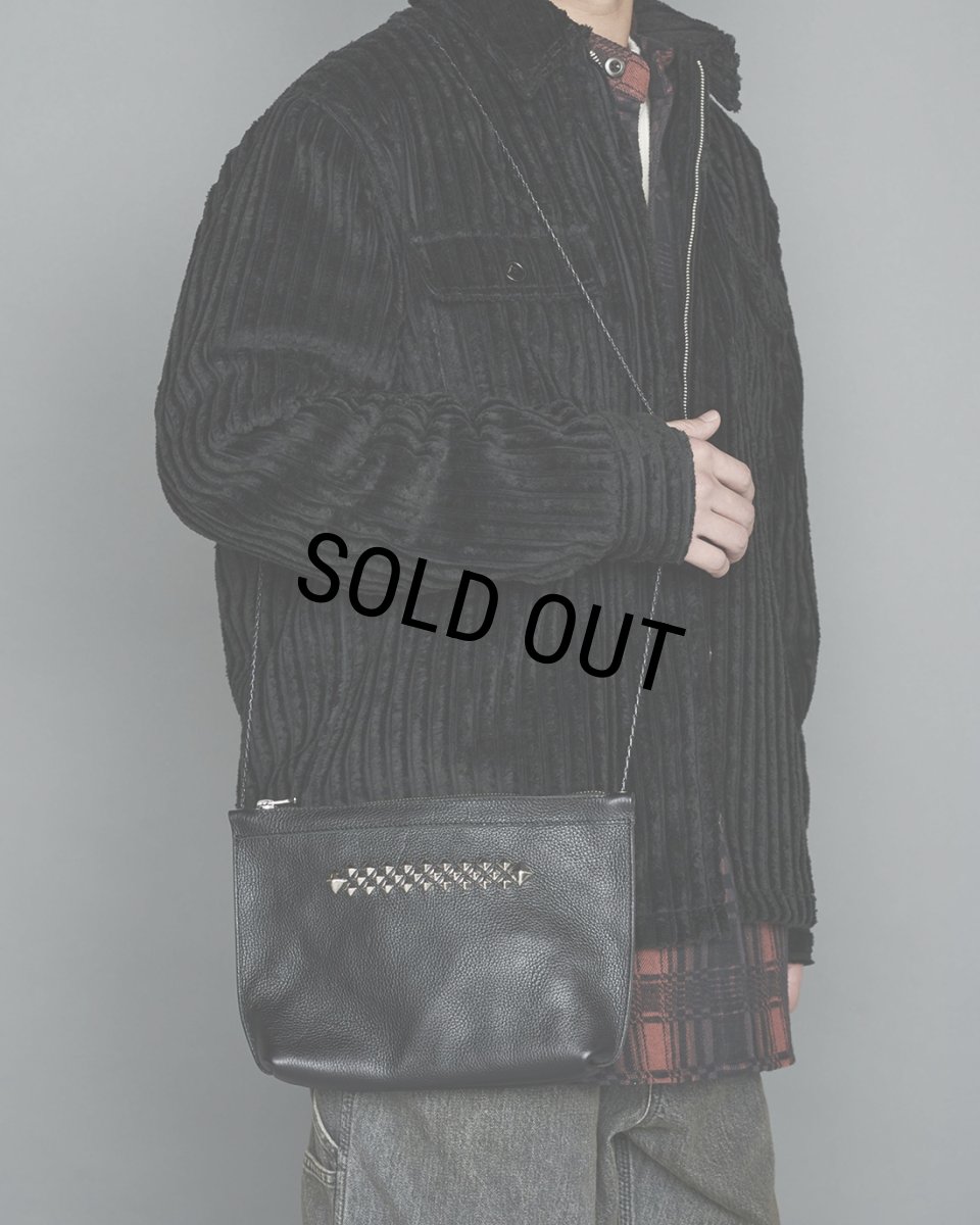 画像7: CALEE/STUDS LEATHER BODY BAG（BLACK）［スタッズレザーボディーバッグ-23秋冬］ (7)