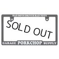 PORKCHOP/RAISED LICENSE FRAME（BLACK/WHITE）［ライセンスフレーム-23秋冬］