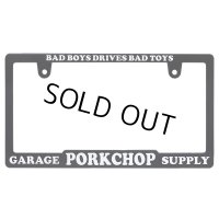 PORKCHOP/RAISED LICENSE FRAME（BLACK/WHITE）［ライセンスフレーム-23秋冬］
