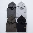 画像2: 【30%OFF】RATS/CROSS NECK HOODIE BAR TAG（KHAKI）［プルオーバーパーカー-23秋冬］ (2)