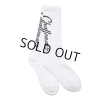CHALLENGER/VERTICAL LOGO SOCKS（WHITE）［ヴァーティカルロゴソックス-24春夏］