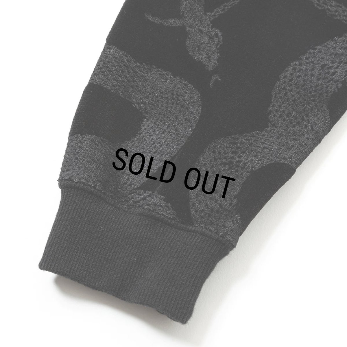 画像3: CALEE/ALLOVER SNAKE PATTERN VELOUR CREW NECK SW（BLACK）［ベロアクルーネックスウェット-23秋冬］ (3)
