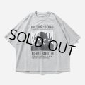 TIGHTBOOTH/HAND SIGN T-SHIRT（Gray）［プリントT-23秋冬］