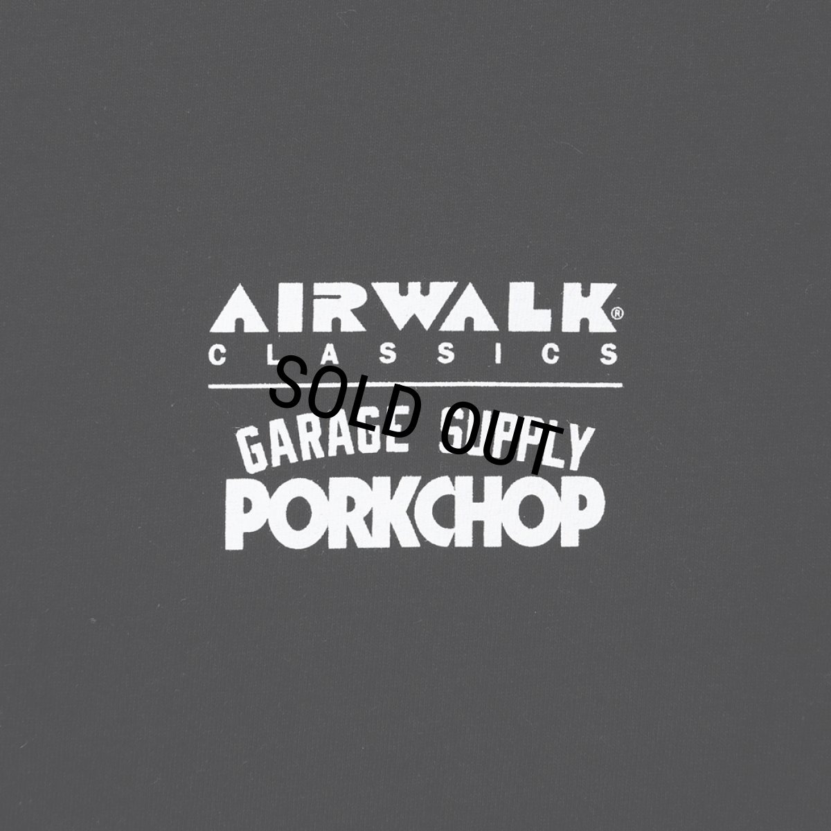 画像3: PORKCHOP/AP TRIANGLE TEE（×AIRWALK CLASSICS）（BLACK）［プリントT-24春夏］ (3)