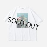 【30%OFF】TIGHTBOOTH/JENGA T-SHIRT（White）［プリントT-24春夏］