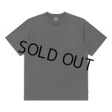 BlackEyePatch/PIGMENT DYED SMALL OG LABEL TEE（BLACK）