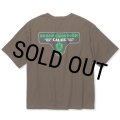 【40%OFF】CALEE/DROP SHOULDER S.V.D.S.H LOGO TEE ＜NATURALLY PAINT DESIGN＞（BROWN）［ドロップショルダープリントT-24春夏］