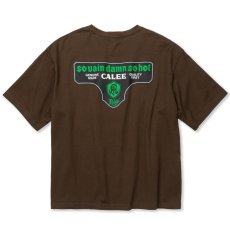 画像1: 【40%OFF】CALEE/DROP SHOULDER S.V.D.S.H LOGO TEE ＜NATURALLY PAINT DESIGN＞（BROWN）［ドロップショルダープリントT-24春夏］ (1)