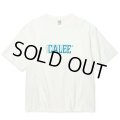 【30%OFF】CALEE/DROP SHOULDER CALEE BLUR LOGO TEE（WHITE）［ドロップショルダープリントT-24春夏］