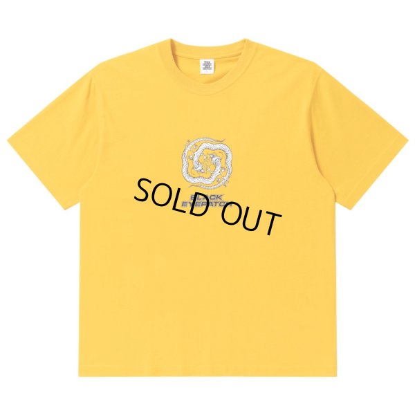 画像2: BlackEyePatch/REFLECTIVE DRAGON SWIRL LOGO TEE（MUSTARD）