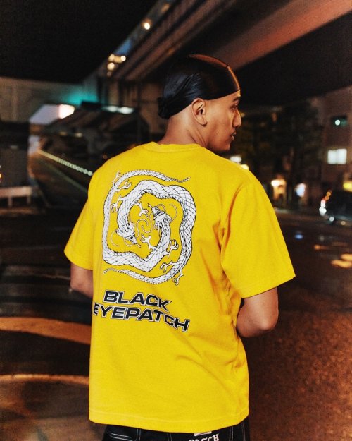 他の写真3: BlackEyePatch/REFLECTIVE DRAGON SWIRL LOGO TEE（MUSTARD）