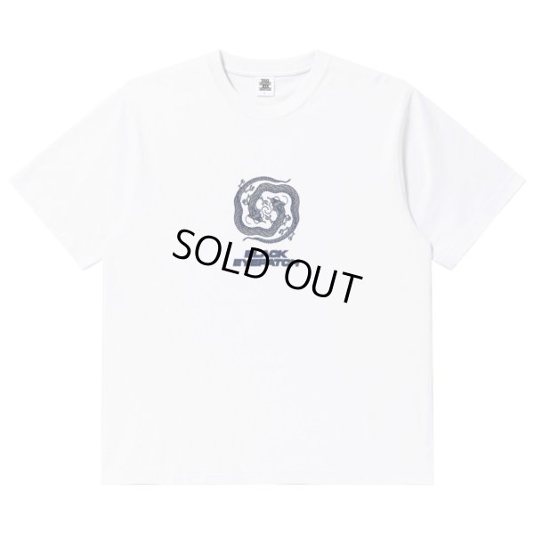 画像2: BlackEyePatch/REFLECTIVE DRAGON SWIRL LOGO TEE（WHITE）