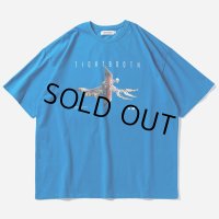 TIGHTBOOTH/INITIALIZE T-SHIRT（Turquoise） 【20%OFF】［プリントT-24春夏］