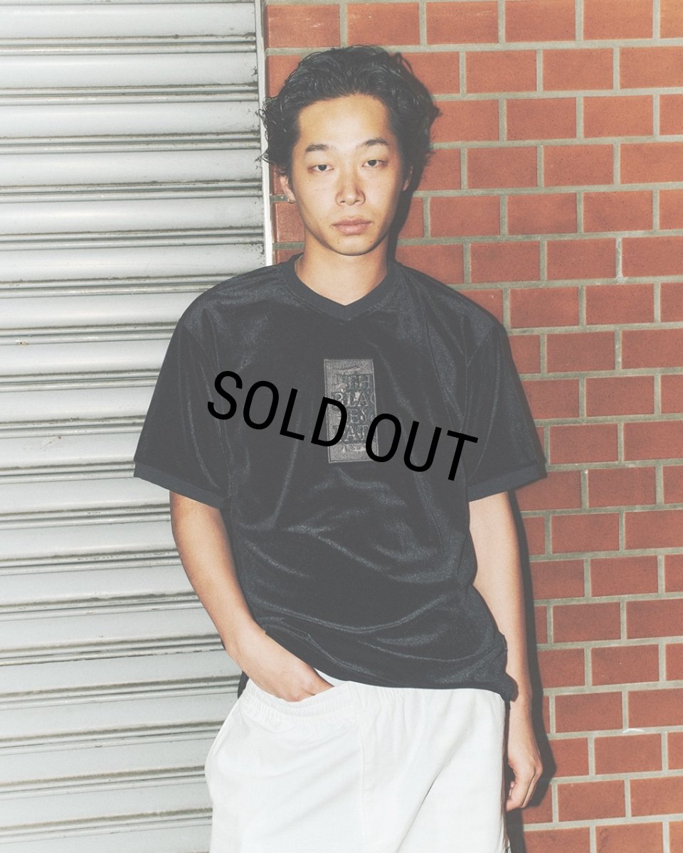 画像3: BlackEyePatch/HWC LABEL EMBROIDERED VELOUR V NECK S/S SHIRT（BURGUNDY） (3)