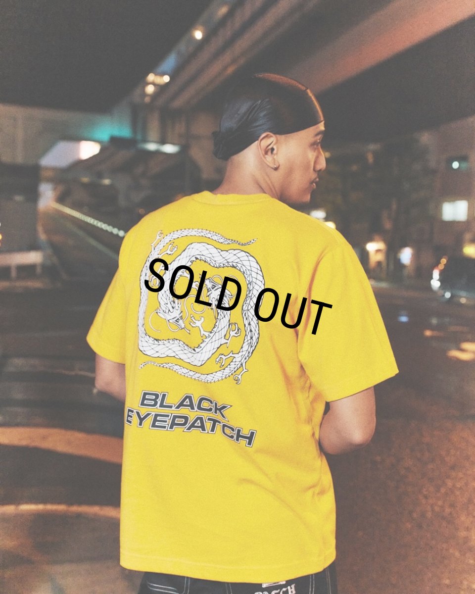 画像4: BlackEyePatch/REFLECTIVE DRAGON SWIRL LOGO TEE（MUSTARD） (4)