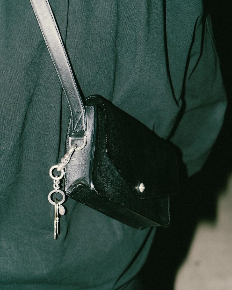 画像8: ANTIDOTE BUYERS CLUB/Leather Wearable Bag（Black） (8)