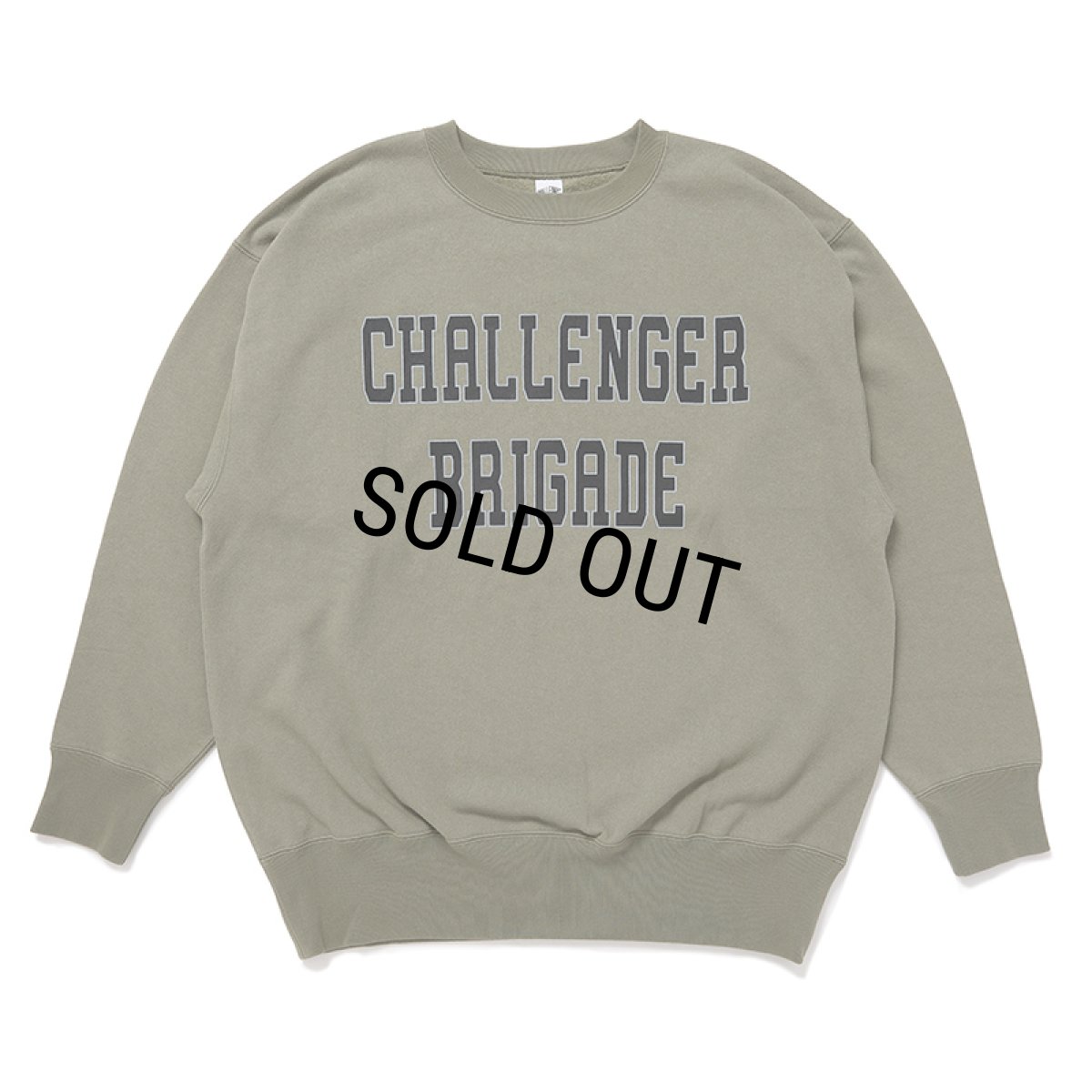 画像1: CHALLENGER/COLLEGE LOGO C/N SWEAT（KHAKI）［クルーネックスウェット-24秋冬］ (1)