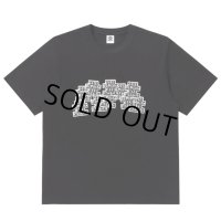 BlackEyePatch/REPETITIVE OG LABEL TEE（BLACK）