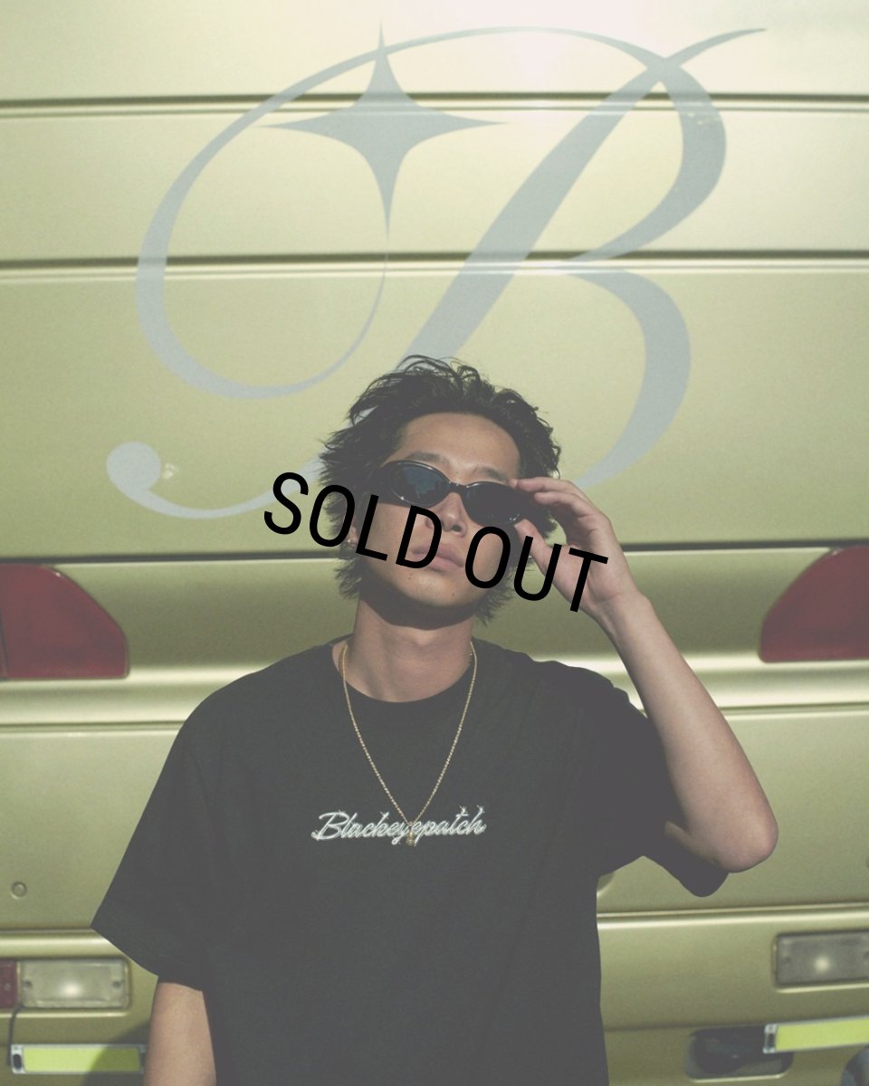 画像2: BlackEyePatch/CHROMED SCRIPT EMBLEM TEE（BLACK） (2)