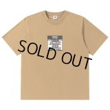 BlackEyePatch/DO NOT REMOVE LABEL TEE（SAND）