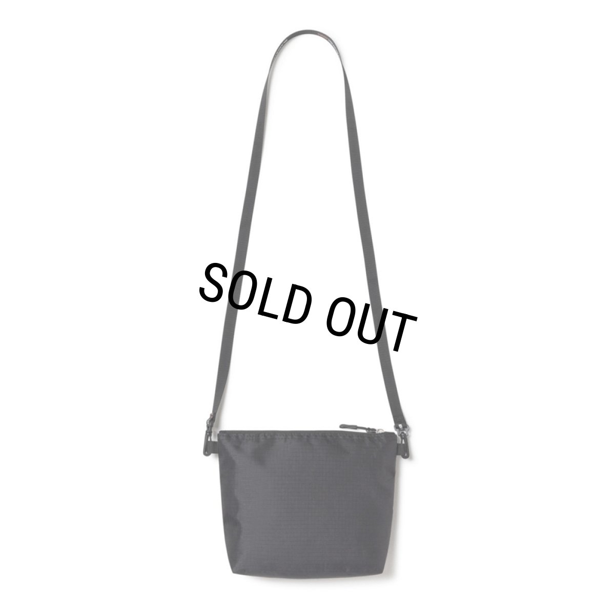 画像2: BlackEyePatch/OG LABEL NYLON SHOULDER POUCH（BLACK） (2)