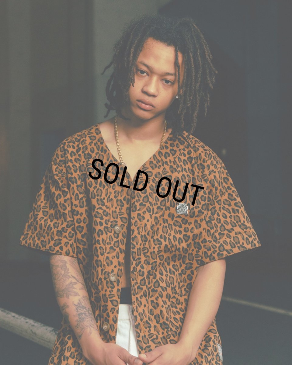 画像3: BlackEyePatch/OG LABEL LEOPARD PATTERNED BASEBALL SHIRT（MULTI） (3)