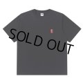 BlackEyePatch/SMALL HWC LABEL TEE（BLACK）