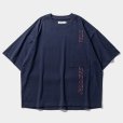 画像1: 【30%OFF】TIGHTBOOTH/STRAIGHT UP T-SHIRT（Navy）［プリントポケT-24夏］ (1)
