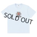 BlackEyePatch/HIBISCUS OG LABEL TEE（PASTEL BLUE）
