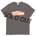 PORKCHOP/24 BLOCK LOGO TEE（BROWN）［プリントT-24春夏］
