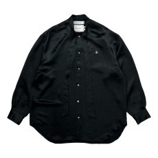 画像1: 【30%OFF】DAIRIKU/"D" Satin Scarf Tie Shirt（Black）［サテンスカーフタイシャツ-24秋冬］ (1)
