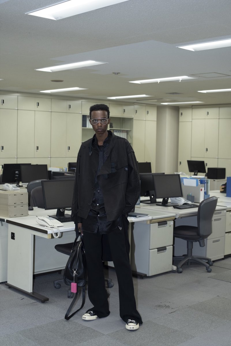 画像2: 【30%OFF】DAIRIKU/"D" Satin Scarf Tie Shirt（Black）［サテンスカーフタイシャツ-24秋冬］ (2)